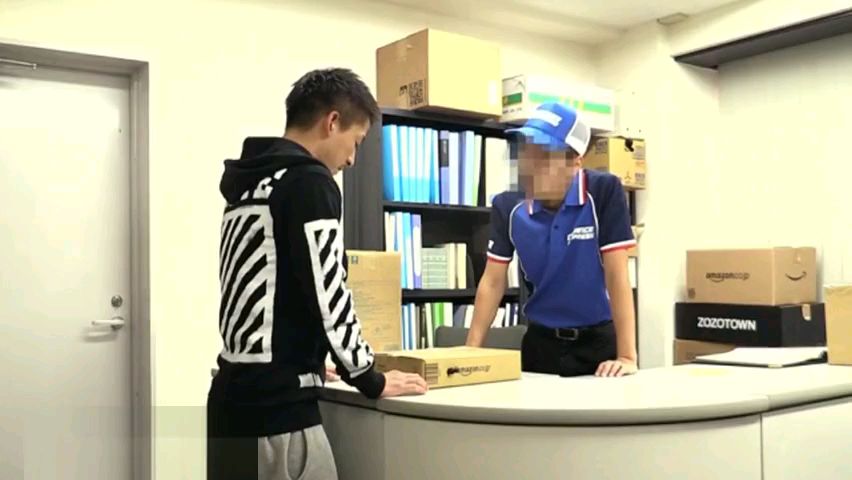拿性趣快遞被快遞員發現，直接教我如何使用！